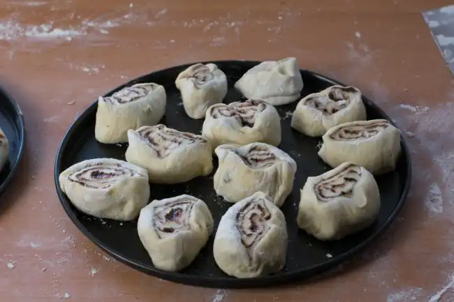 Sweet-rolls-with-chocolate-Process-4-SunCakeMom