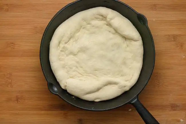 Skillet pizza recipe - SunCakeMom