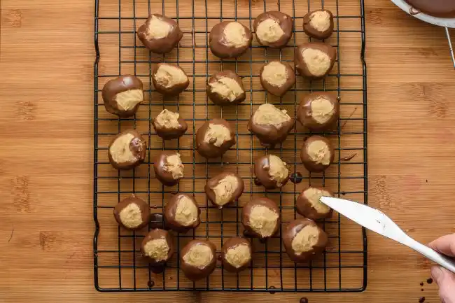 Peanut butter balls recipe - SunCakeMom