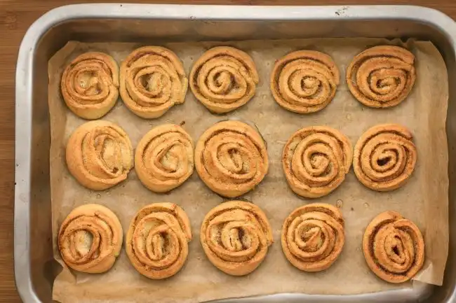 Keto Cinnamon rolls - SunCakeMom