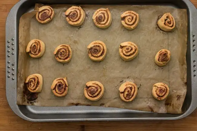 Keto Cinnamon rolls - SunCakeMom